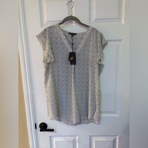 NWT Adrianna Papell Size L printed flutter sleeve blouse style #AD1S300737